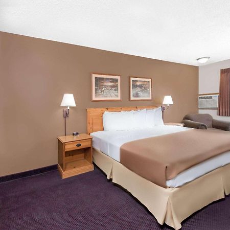 Super 8 By Wyndham Chamberlain Sd Hotel Buitenkant foto
