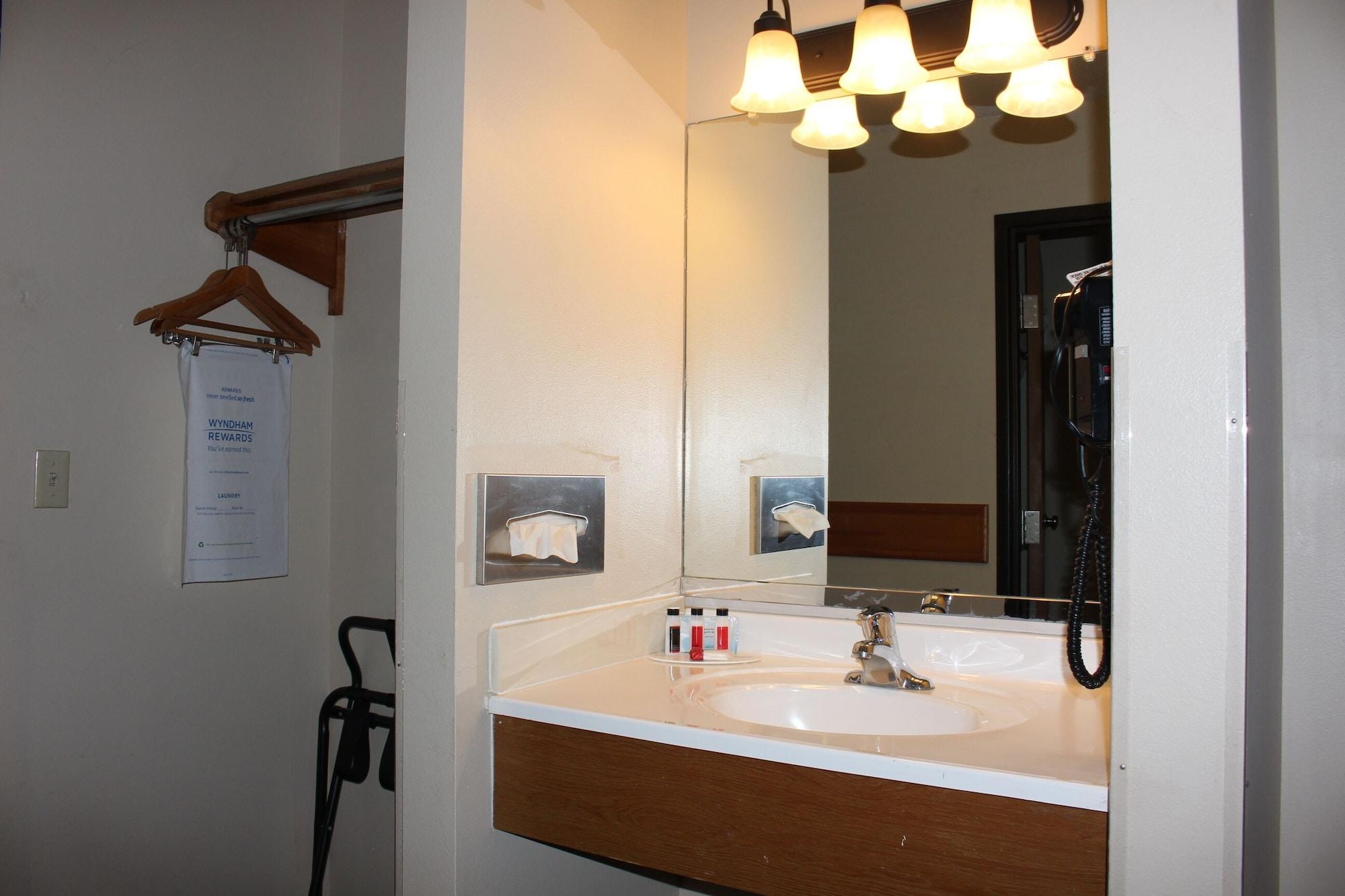 Super 8 By Wyndham Chamberlain Sd Hotel Buitenkant foto
