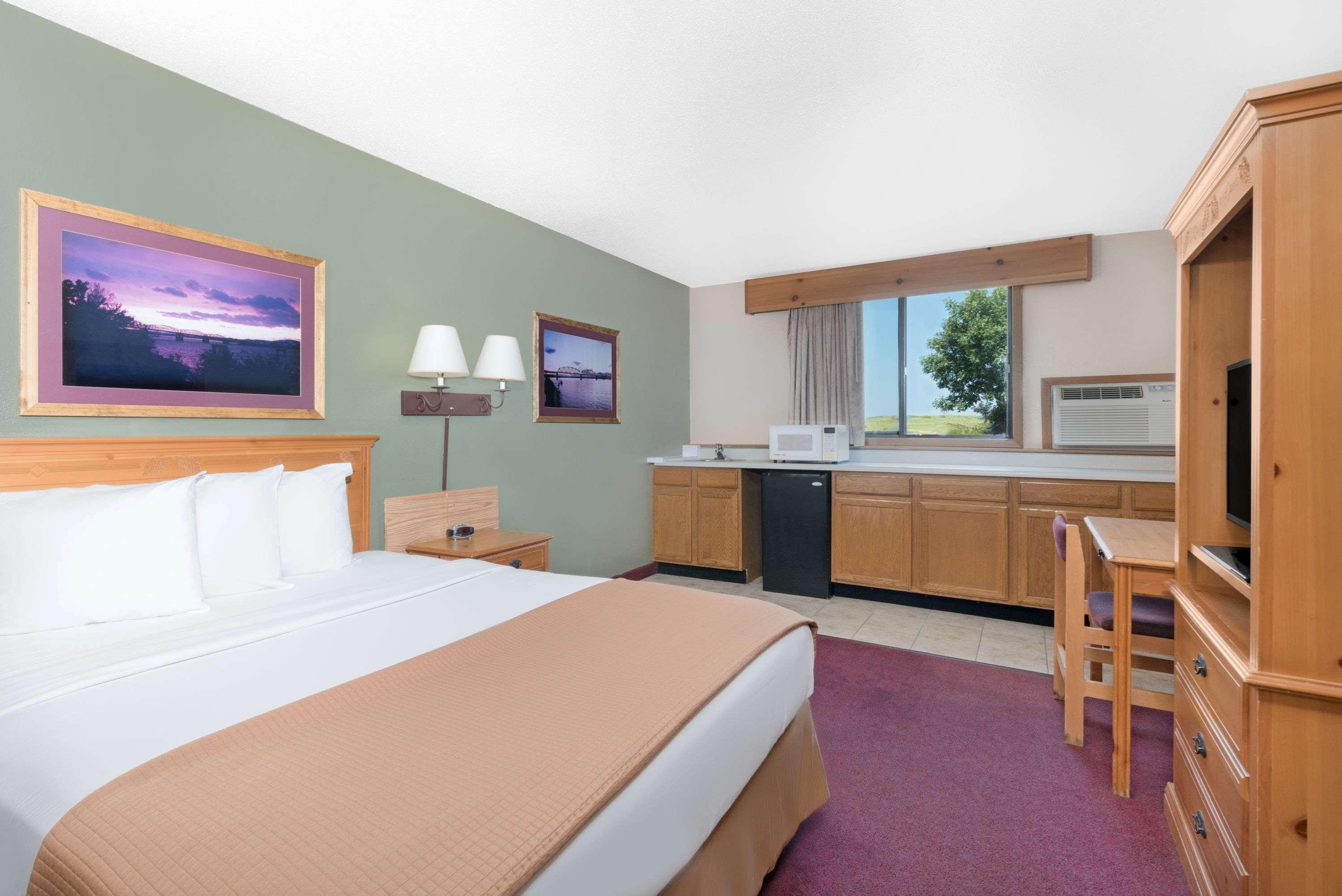 Super 8 By Wyndham Chamberlain Sd Hotel Buitenkant foto