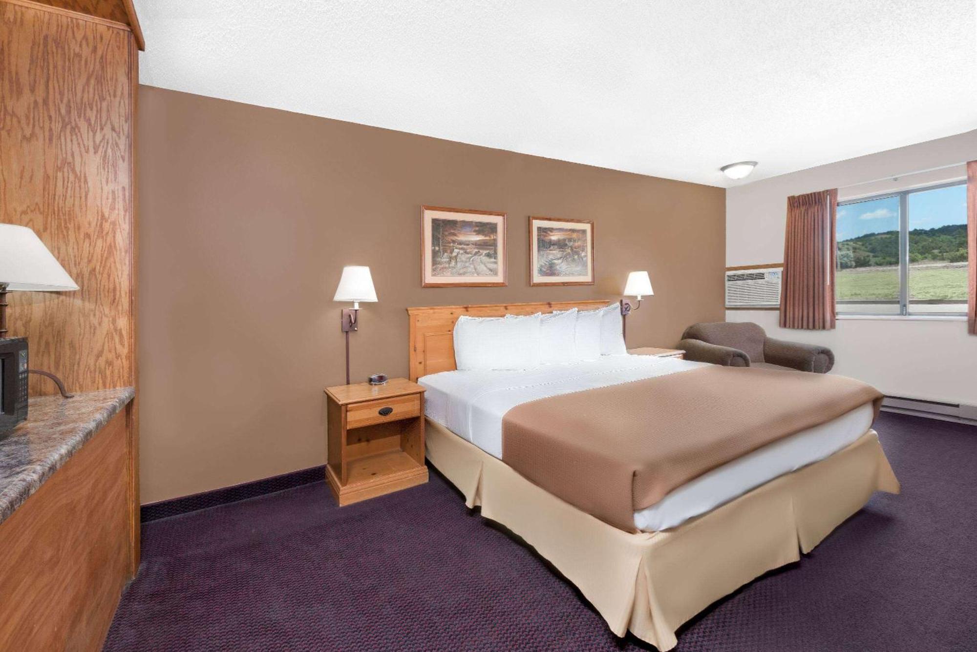 Super 8 By Wyndham Chamberlain Sd Hotel Buitenkant foto